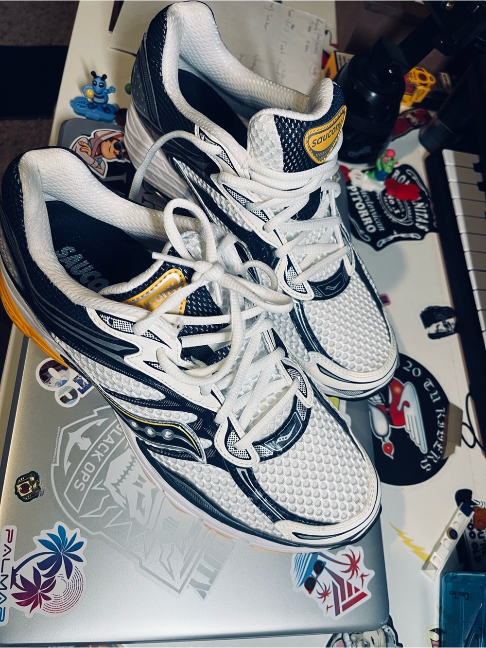Saucony Men’s White Black Athletic Shoes with Yellow Accents / omni 9